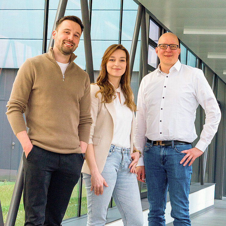 v.l.n.r.: Dr. Christian Brandstetter, Dr. Lisa Osbelt-Block, Prof. Till Strowig