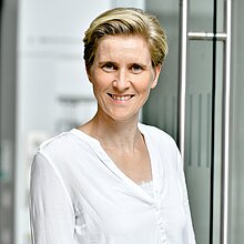 Portrait Dr Jennifer Debarry