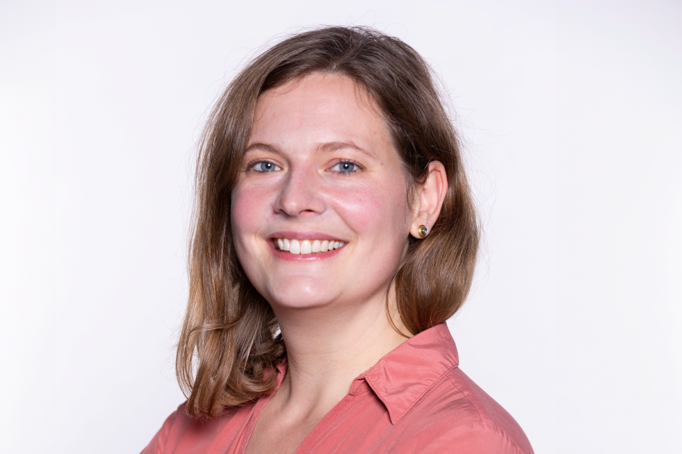 Dr. Lina Herhaus leitet die Nachwuchsgruppe „Zelluläre Immunsignale“ am HZI.