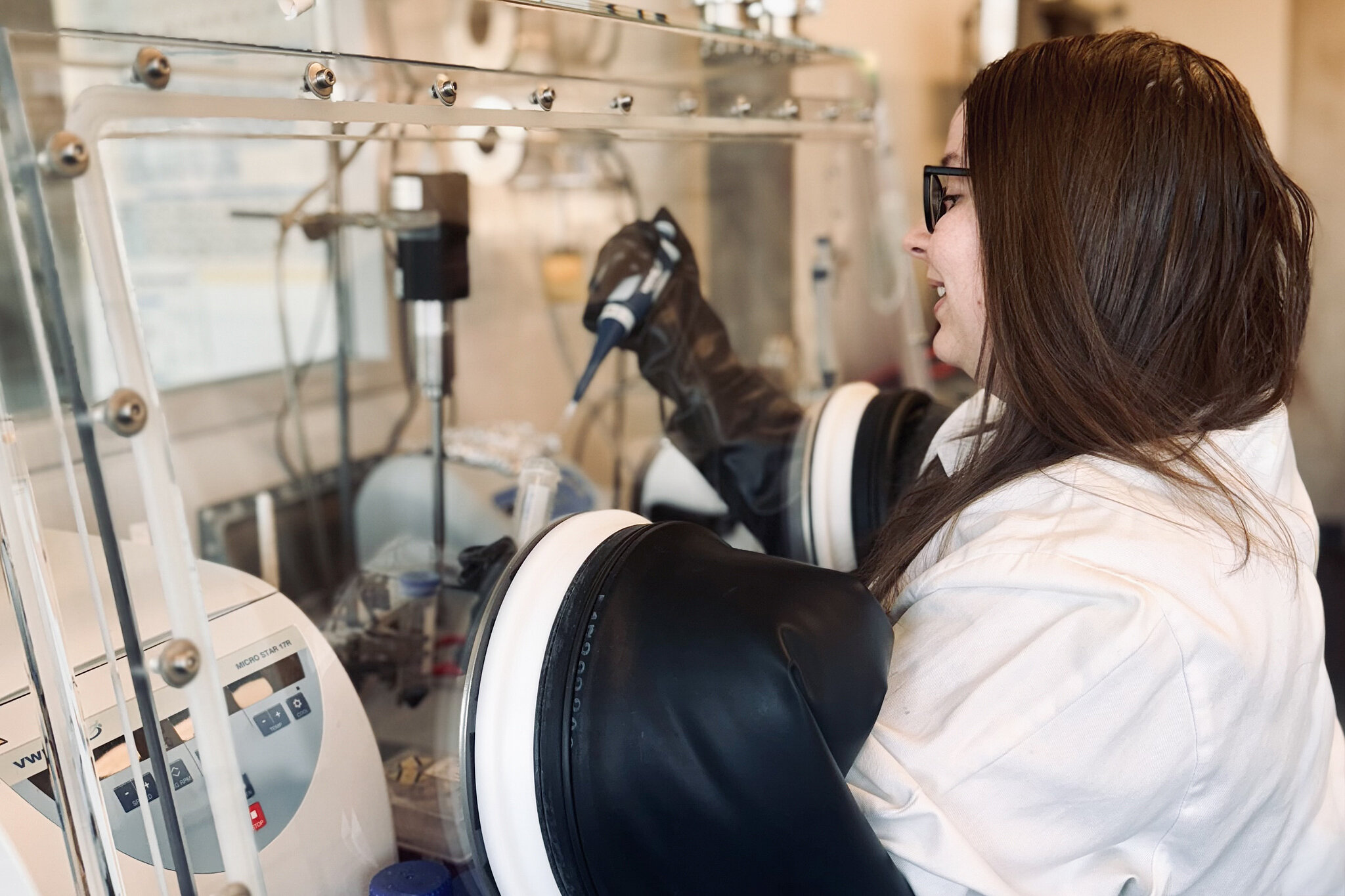 Elisabeth Strunk in the lab