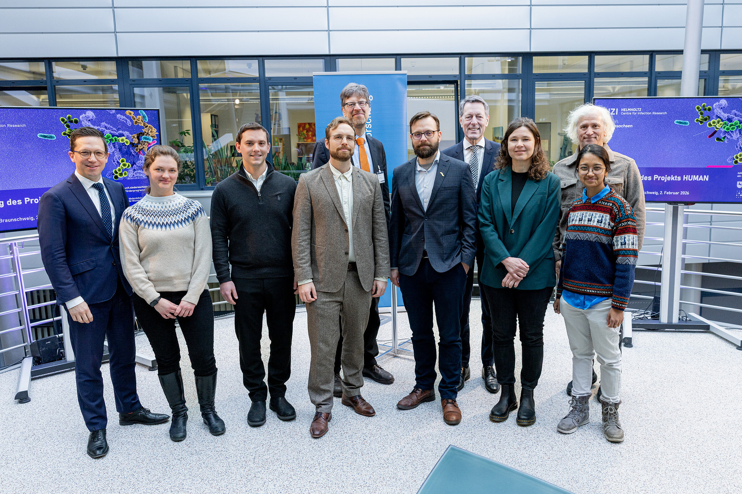 Gruppenfoto mit 10 Personen