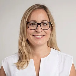 Dr Stephanie Thomas