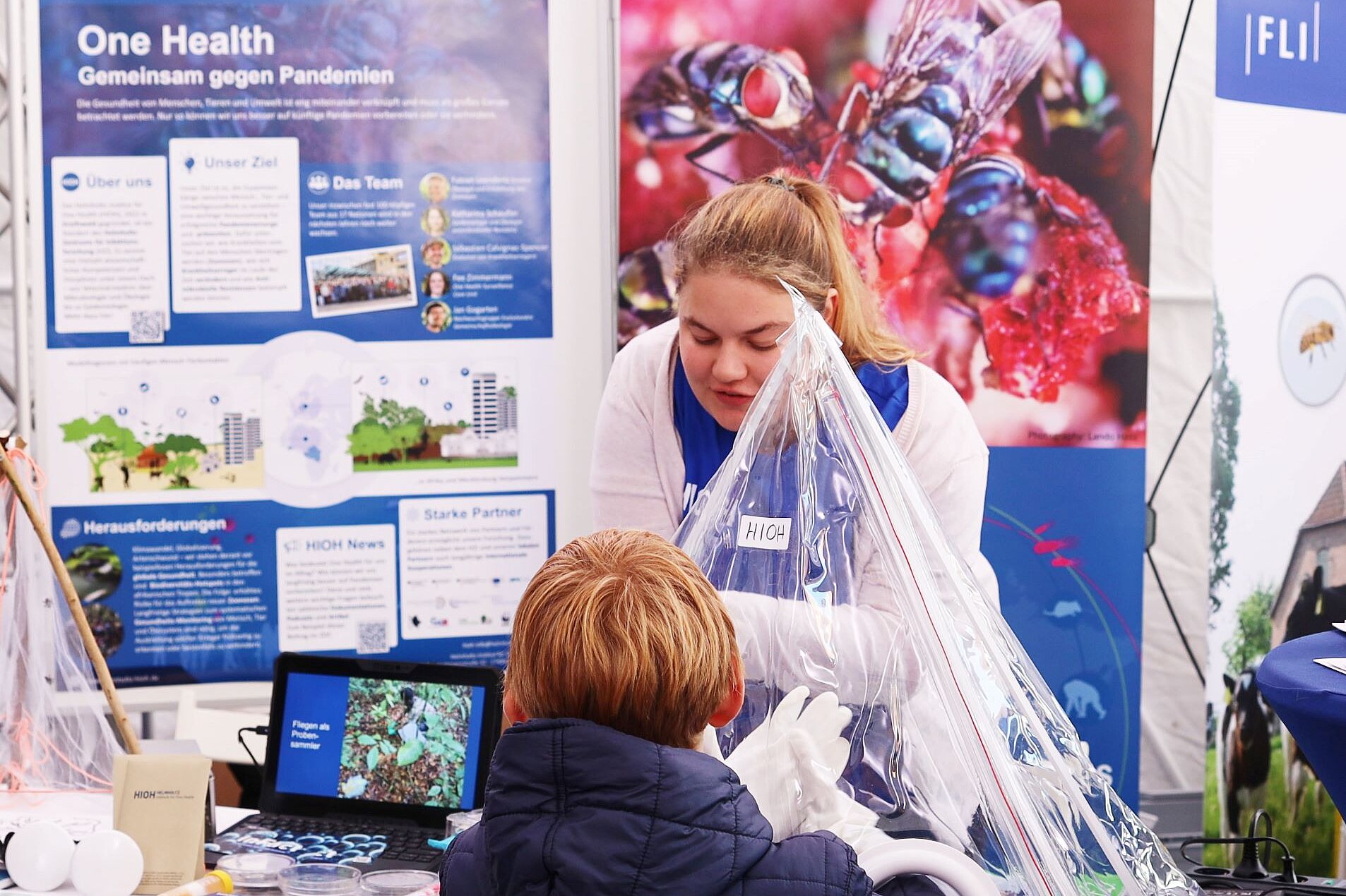 Information booth of HIOH with an employee and a child