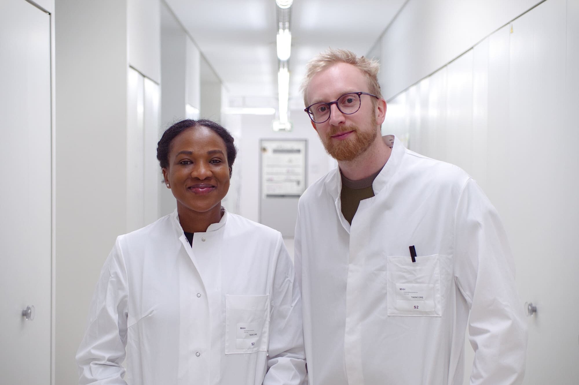 Studienautor:innen Maureen Obara und Dr. Matthias Bruhn