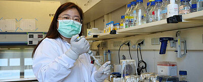  Dr. Fangfang Chen im Labor