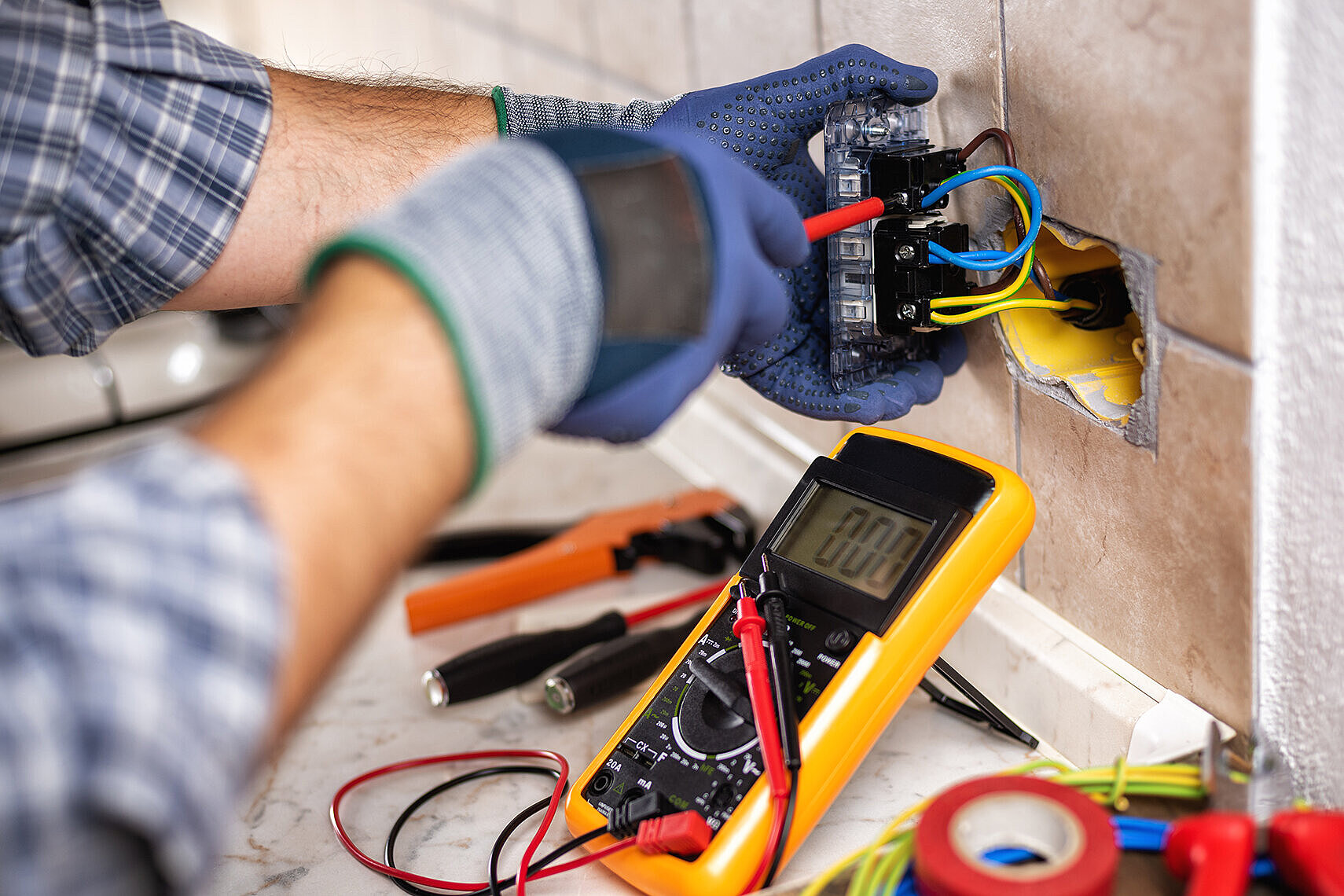 Arbeiten an der Elektrik