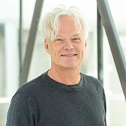 Dr. Dirk Spitzer Dr. Dirk Spitzer