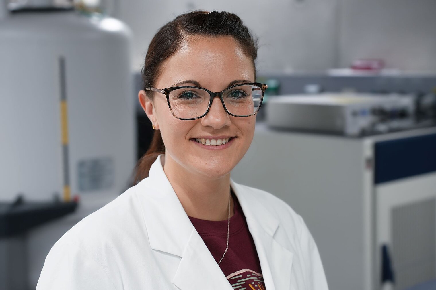 Dr. Chantal Bader im Labor. 