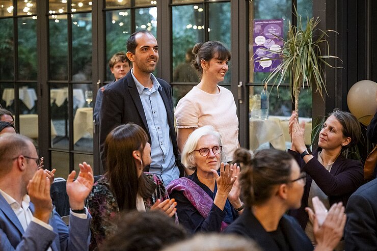 Dr. Franziska Stoek and Dr. Filipe Dias accepted the award on behalf of the whole OHS research group.
