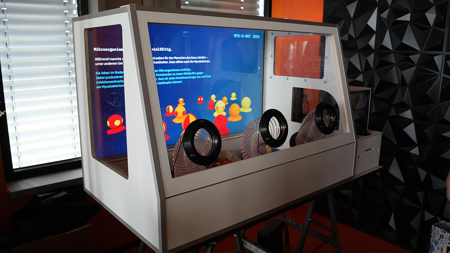 Photo of the HIPS exhibit MYXO-MAT-3000 