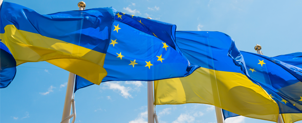 Flaggen Ukraine und EU